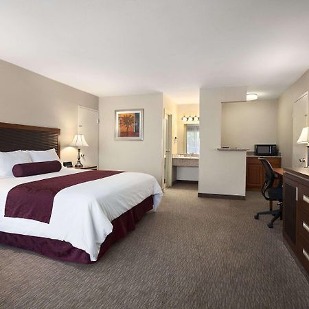 Ramada By Wyndham Sunnyvale/Silicon Valley Exteriér fotografie