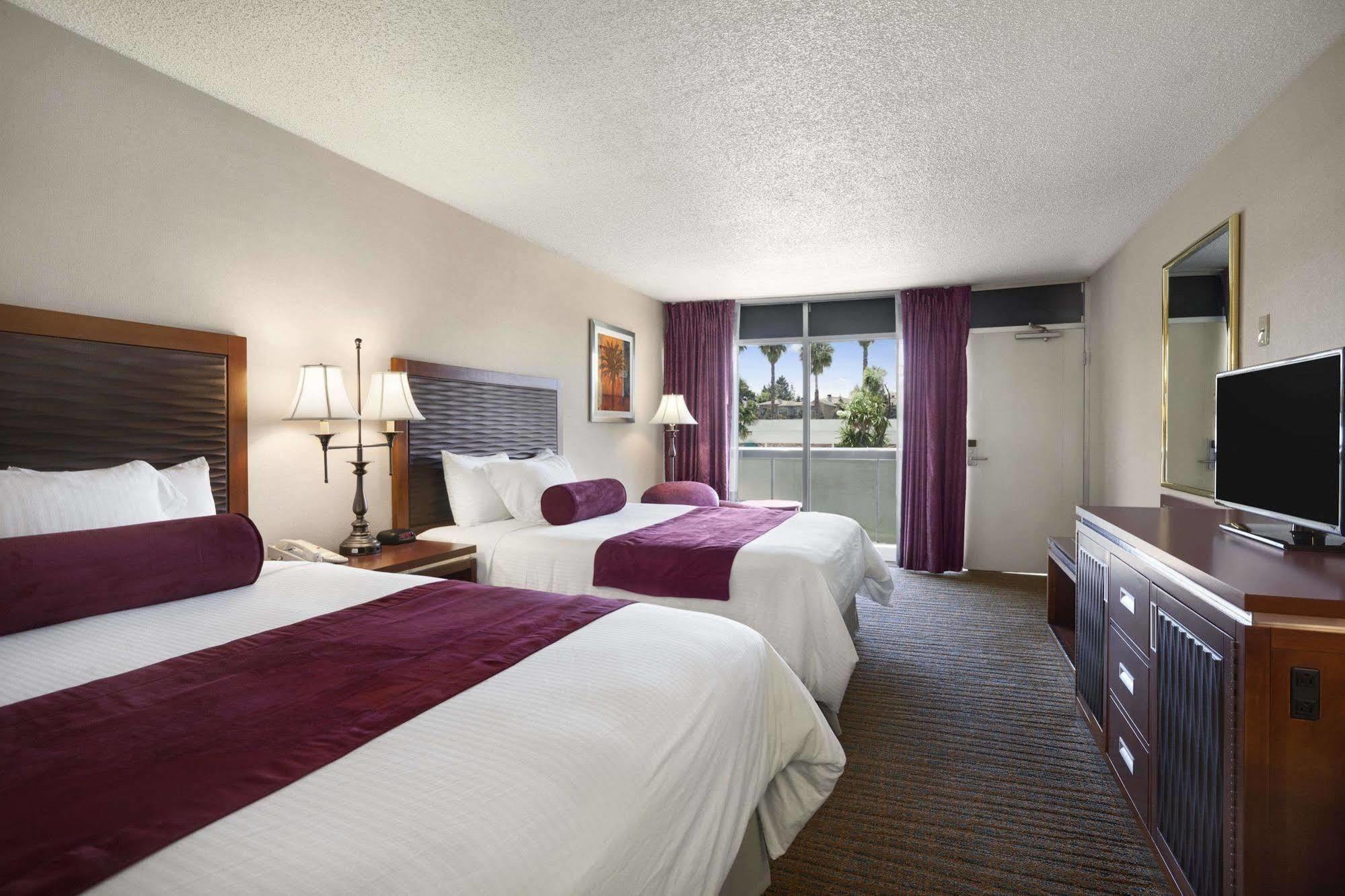 Ramada By Wyndham Sunnyvale/Silicon Valley Exteriér fotografie